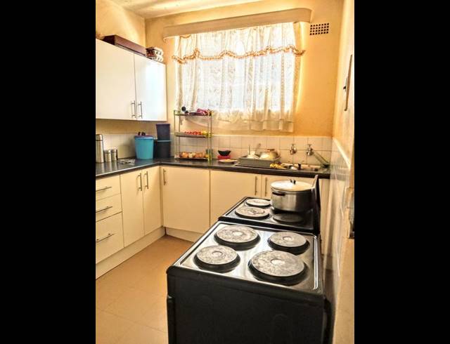 1 BEDROOM PROPERTY TO RENT IN LOMBARDY EAST